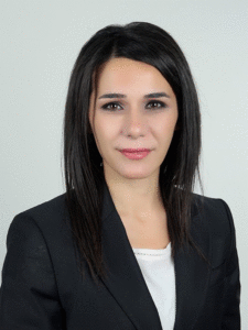 Woman testimonial from Porto Magazine company